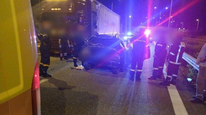 Από το τροχαίο τραυματίστηκαν οι επιβάτες του ΙΧ, ο οδηγός πολύ σοβαρά - agrinionews.gr