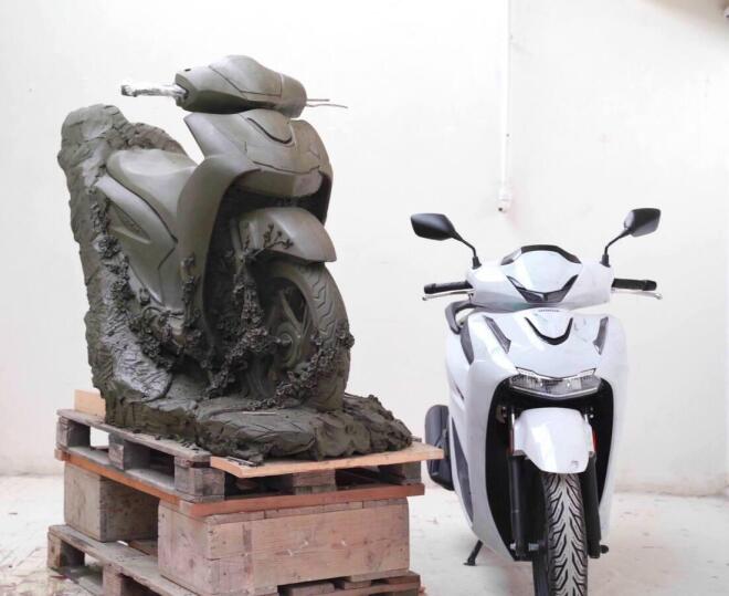 Η Honda γιορτάζει τα 25 χρόνια του SH125i με...γλυπτική