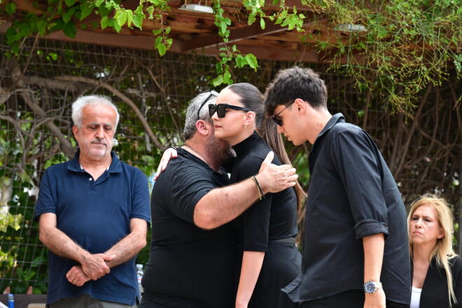 H Βικτώρια Δέλλα στην κηδεία της μητέρας της/ Eurokinissi