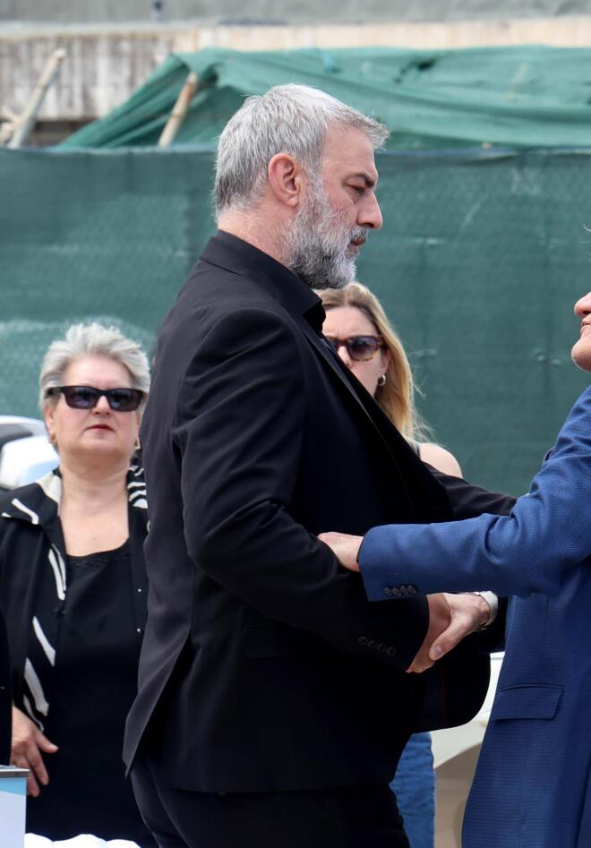 Σπαρακτικός ο επικήδειος του Τραϊανού Δέλλα: «Πάλι εσένα θα ερωτευόμουν»
