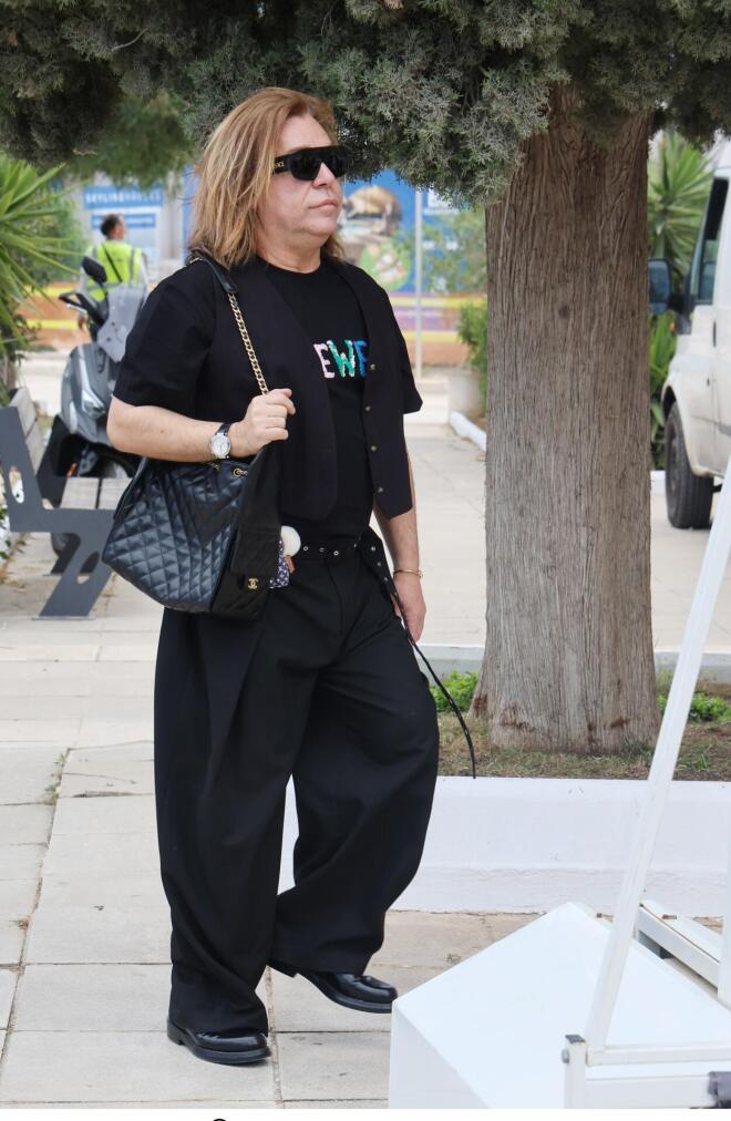 Με δάκρυα αποχαιρέτησαν τη Γωγώ Μαστροκώστα - Οι επώνυμοι που βρέθηκαν εκεί