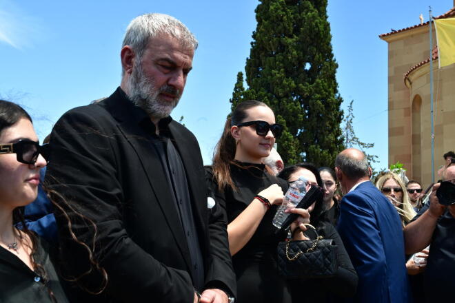Σπαρακτικός ο επικήδειος του Τραϊανού Δέλλα: «Πάλι εσένα θα ερωτευόμουν»