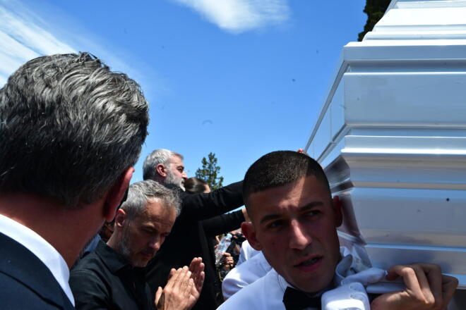 Σπαρακτικός ο επικήδειος του Τραϊανού Δέλλα: «Πάλι εσένα θα ερωτευόμουν»