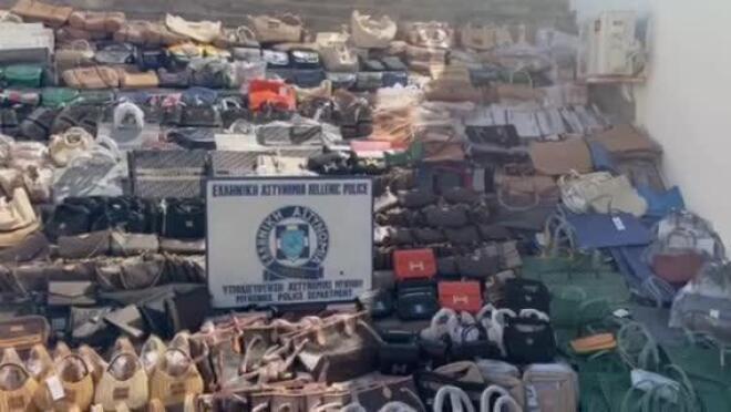 Επιχείρηση-σκούπα στη Μύκονο: Τέσσερις συλλήψεις για χιλιάδες απομιμήσεις επώνυμων brands
