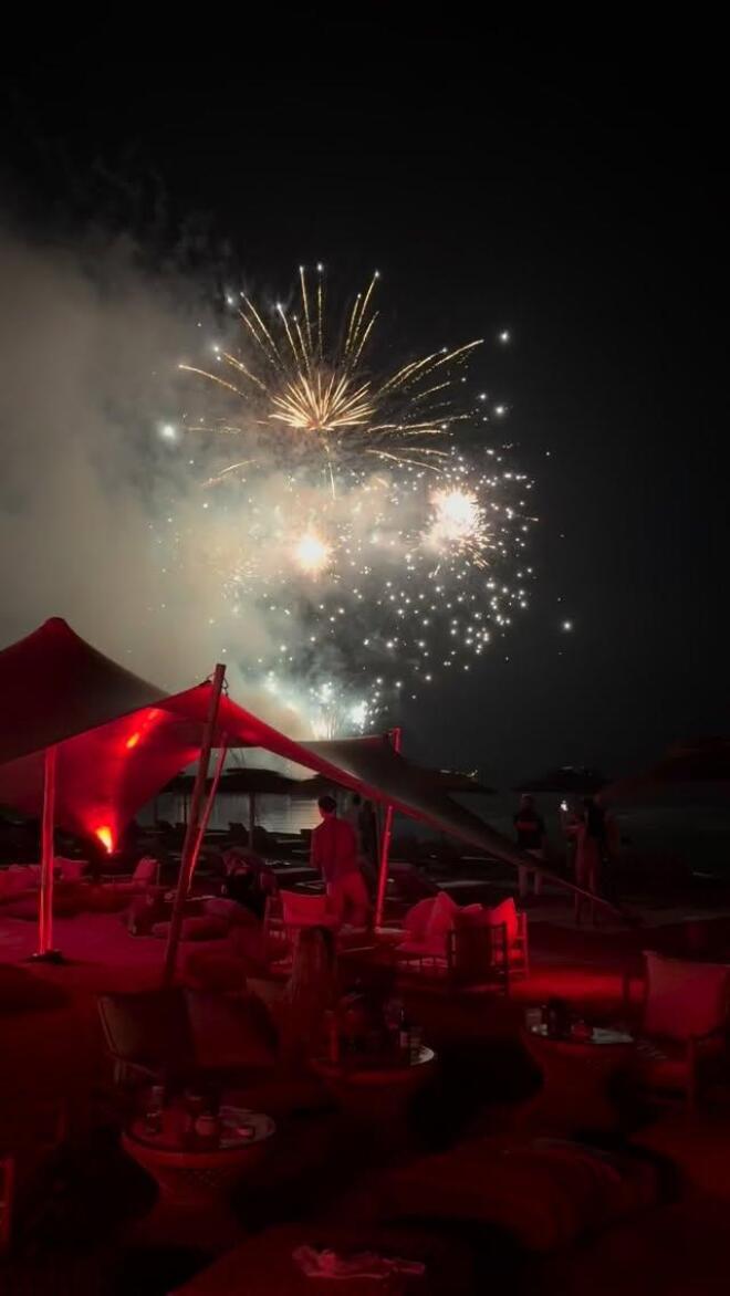 Αμαλία Κωστοπούλου - Τζέικ Μέντγουελ: To beach party πριν τον γάμο τους!