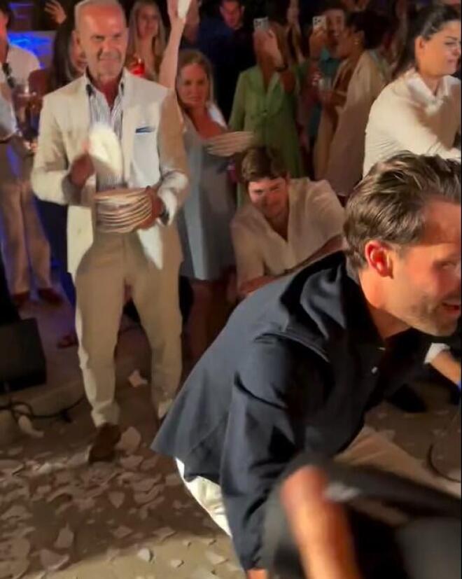 Pre-wedding party Aμαλίας Κωστοπούλου: Το ζεϊμπέκικο του Jake Medwell