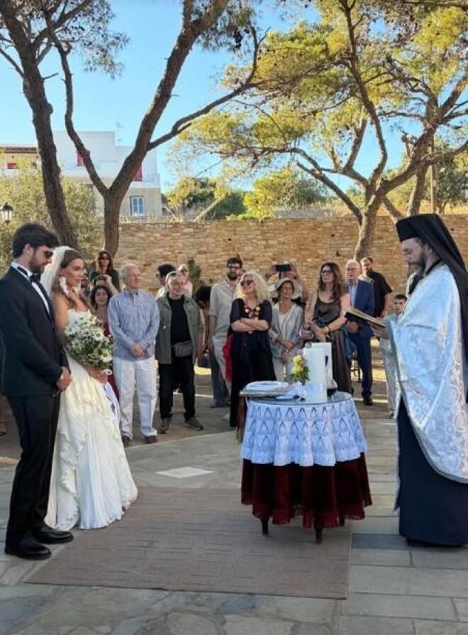 Μελία Κράιλινγκ: Από το «Emily in Paris», στις Κυκλάδες για τον γάμο της!
