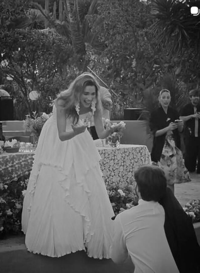 Μελία Κράιλινγκ: Από το «Emily in Paris», στις Κυκλάδες για τον γάμο της!