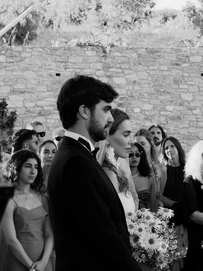 Μελία Κράιλινγκ: Από το «Emily in Paris», στις Κυκλάδες για τον γάμο της!