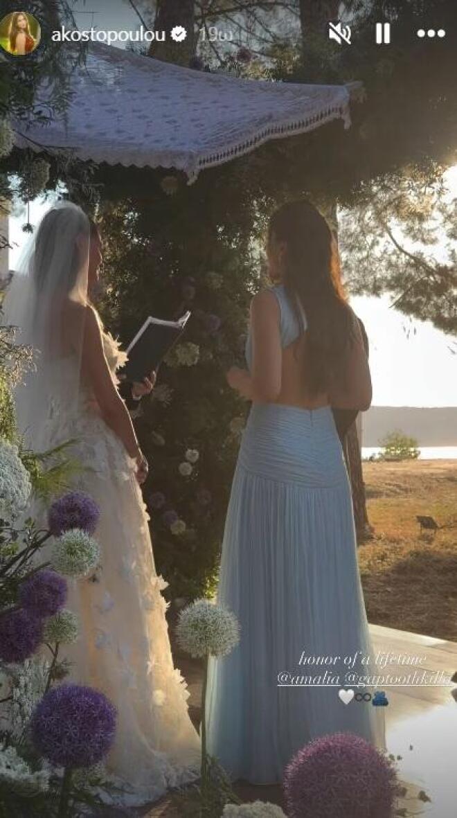 Αμαλία Κωστοπούλου: Τζένη και Αλεξάνδρα με σικ γαλάζια φορέματα