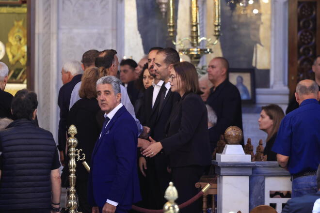 Πλήθος κόσμου στην κηδεία του υφυπουργού Περιβάλλοντος Νίκου Ταγαρά