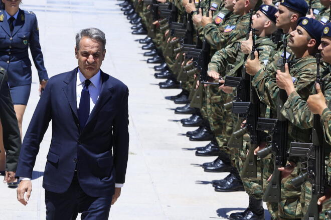 O Kυριάκος Μητσοτάκης στην κηδεία του Νίκου Ταγαρά