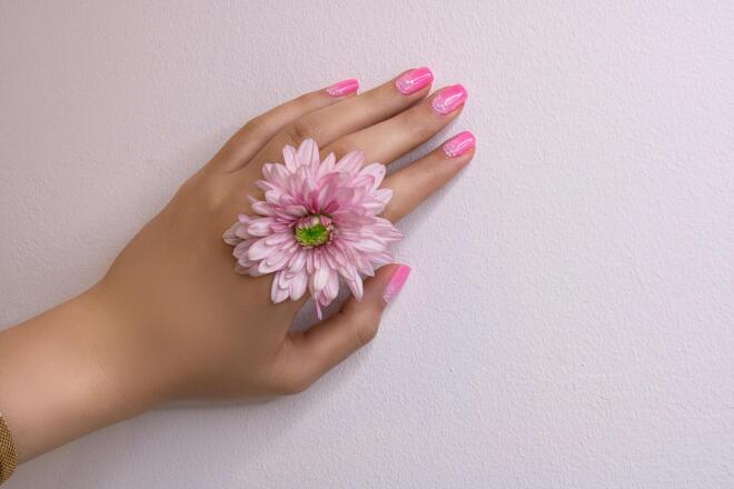 pink nails