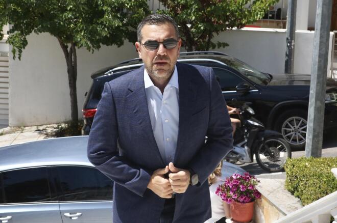Νάσος Αθανασίου: Πλήθος κόσμου στην κηδεία του δημοσιογράφου και πολιτικού