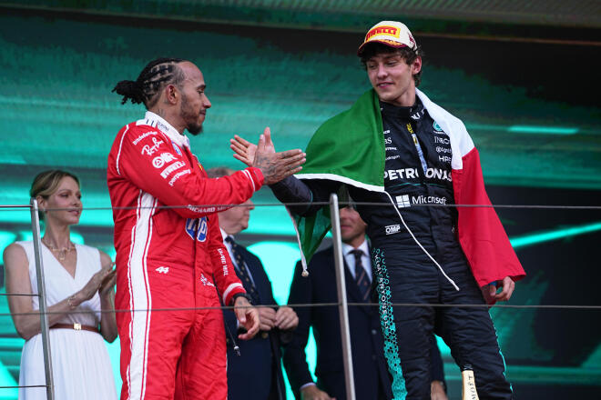 Ο Lewis Hamilton, Kimi Antonelli/ φωτογραφία από apimages/ φωτογράφος: Fatima Shbair