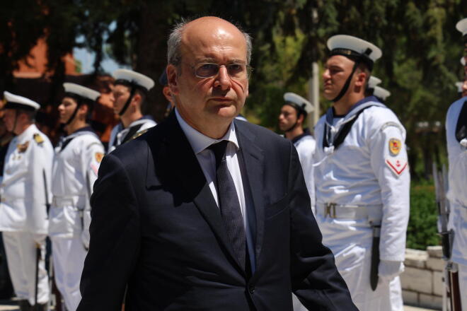 Κηδεία Γιώργου Σουφλιά: Συντετριμμένες η σύζυγος και οι κόρες του