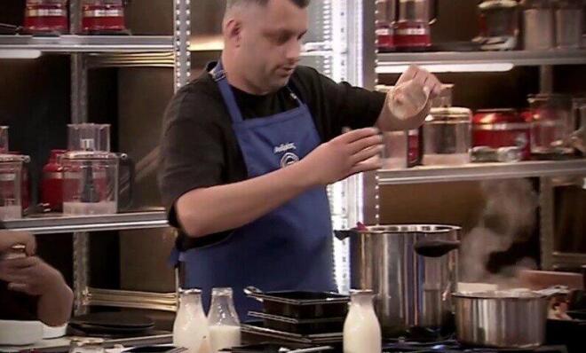 MasterChef 2026: Το βαζάκι έσπασε στα χέρια του Ανδρέα κι εκείνος συνέχισε να μαγειρεύει!