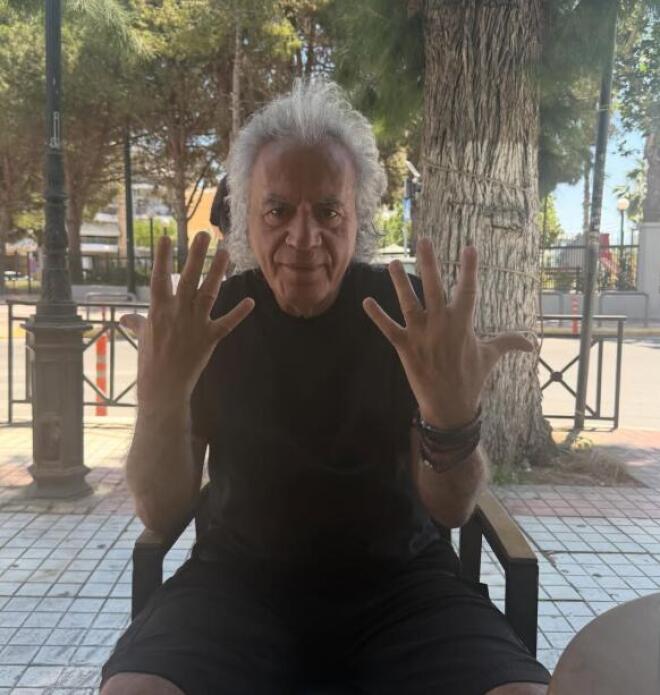 Ο Τάκης Τσουκαλάς έγινε παππούς - Η πρώτη φωτογραφία του εγγονού του