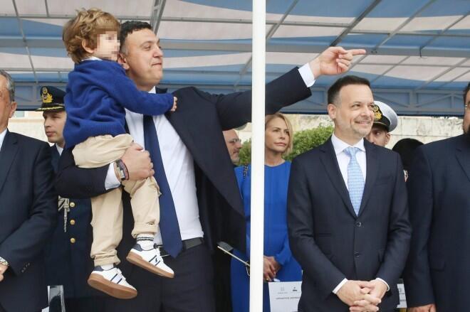 Βασίλης Κικίλιας: Η τρυφερή ανάρτηση με τον γιο του που «έλιωσε» το Instagram