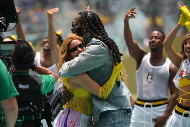 Shakira- Barna Boy/ .AP Photo/Eduardo Verdugo