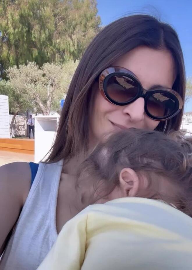 Κουλουκάκου: Στη θάλασσα με τον γιο της