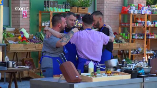 MasterChef: Μια μεγάλη αγκαλιά τα μέλη της μπλε μπριγάδας μετά το τέλος της δοκιμασίας