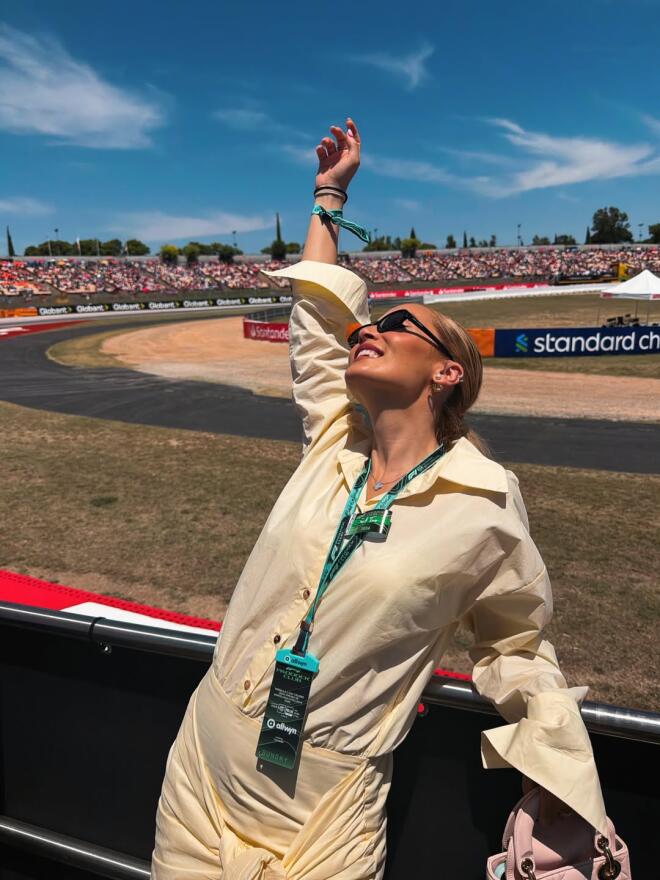 Ελένη Βουλγαράκη: Λαμπερή στο Grand Prix της Formula 1 στην Βαρκελώνη