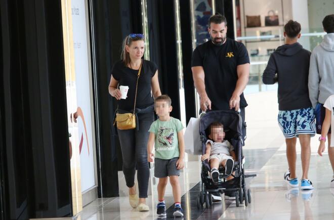 Φανή Χαλκιά & Λούης Καραμάνος με τους γιους τους, Πέτρο & Κωνσταντίνο / NDP