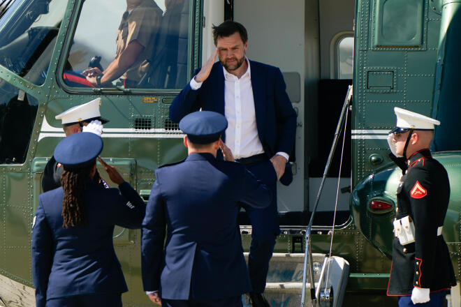 O αντιπρόεδρος των ΗΠΑ Τζέι Ντι Βανς έφτασε στην Ελβετία για την έναρξη των συνομιλιών για τον τερματισμό του πολέμου με το Ιράν - Elizabeth Frantz/Pool Photo via AP