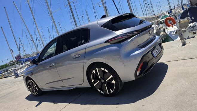 Test Drive: Δοκιμάζουμε το νέο Peugeot 308 Hybrid 145 ίπποι  