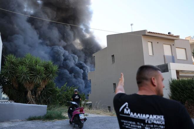 Μεγάλη φωτιά σε αποθήκη ξυλείας στο Ηρακλειο Κρήτης 