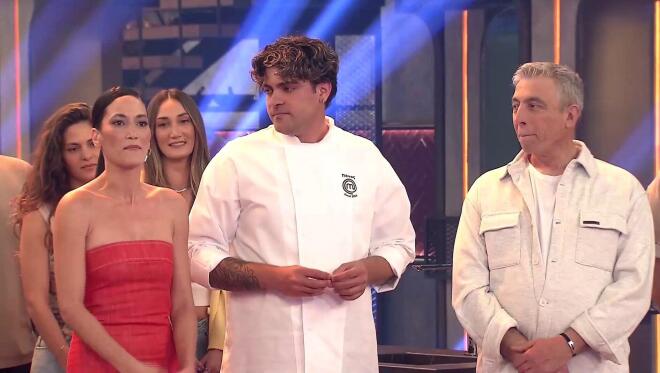 MasterChef 2026: Ο Πάνος ανάμεσα στην κοπέλα του και τον πατέρα του