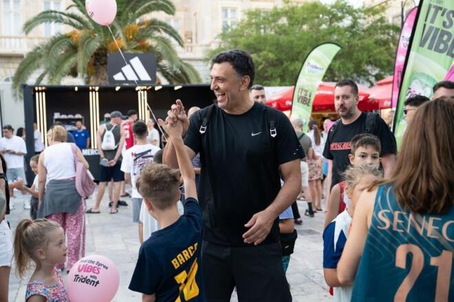 Βασίλης Κικίλιας: Στη Σύρο Mε Tον 5χρονο Γιο Του Σε Τουρνουά
