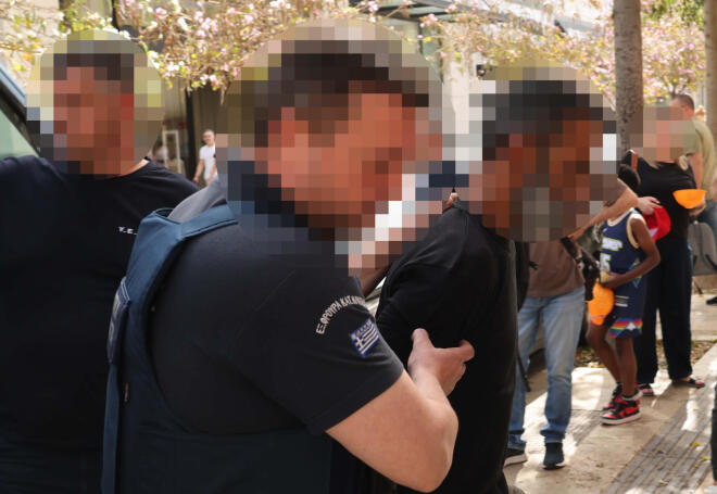 Ο 44χρονος, όπως είπε, δεν είχε αντιληφθεί τα τραύματα του παιδιού γιατί η 27χρονη δεν τον άφηνε να βλέπει το παιδί γυμνό - Intimenews