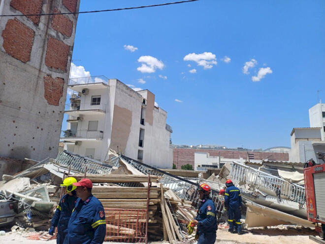 Εκπαιδευμένοι σκύλοι αναζητούν επιζώντες στα χαλάσματα - Eurokinissi