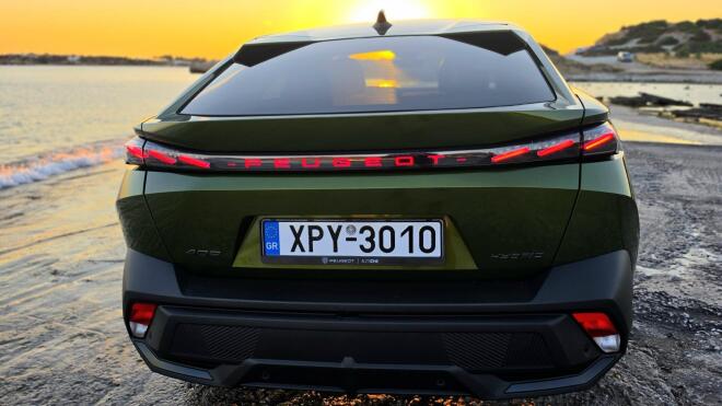 Test Drive: Δοκιμάζουμε το νέο Peugeot 408 1,2 Hybrid 145