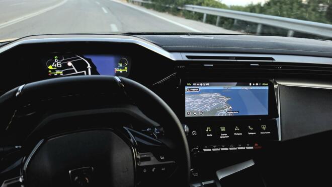Test Drive: Δοκιμάζουμε το νέο Peugeot 408 1,2 Hybrid 145