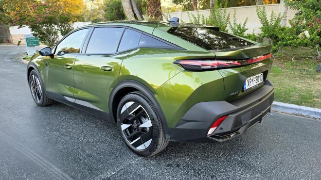 Test Drive: Δοκιμάζουμε το νέο Peugeot 408 1,2 Hybrid 145
