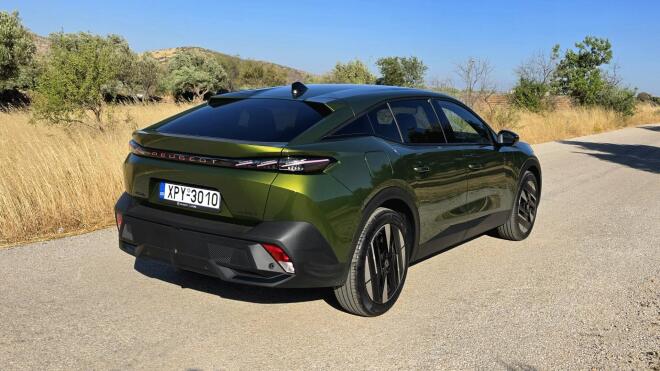Test Drive: Δοκιμάζουμε το νέο Peugeot 408 1,2 Hybrid 145
