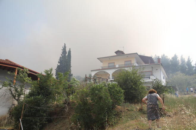 Για την κατάσβεση της φωτιάς κινητοποιήθηκαν ισχυρές πυροσβεστικές δυνάμεις