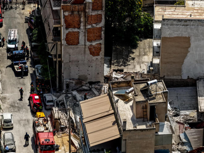 Σε εξέλιξη βρίσκεται η έρευνα για τα αίτια που οδήγησαν στην κατάρρευση της πολυκατοικίας στα Πετράλωνα