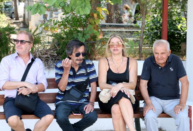 Κηδεία Μιχάλη Μόσιου: Συντετριμμένος ο γιος του θρυλικού «Ταμτάκου»