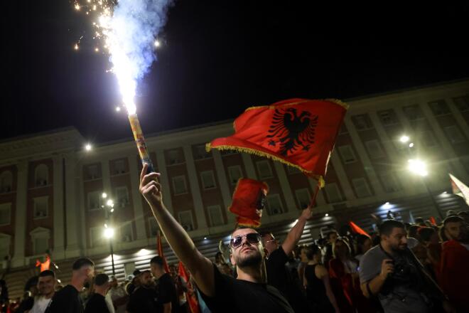 Mαζικές διαδηλώσεις στα Τίρανα η κατά του σχεδίου δημιουργίας πολυτελούς τουριστικού συγκροτήματος/ AP Hameraldi Agolli