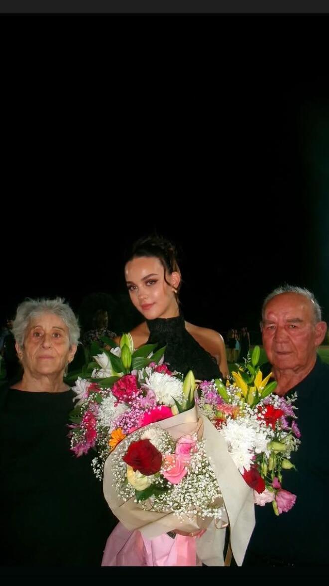 Βικτώρια Δέλλα:«Μαμά μου, σε ένιωθα δίπλα μου»- Το post μετά την αποφοίτηση