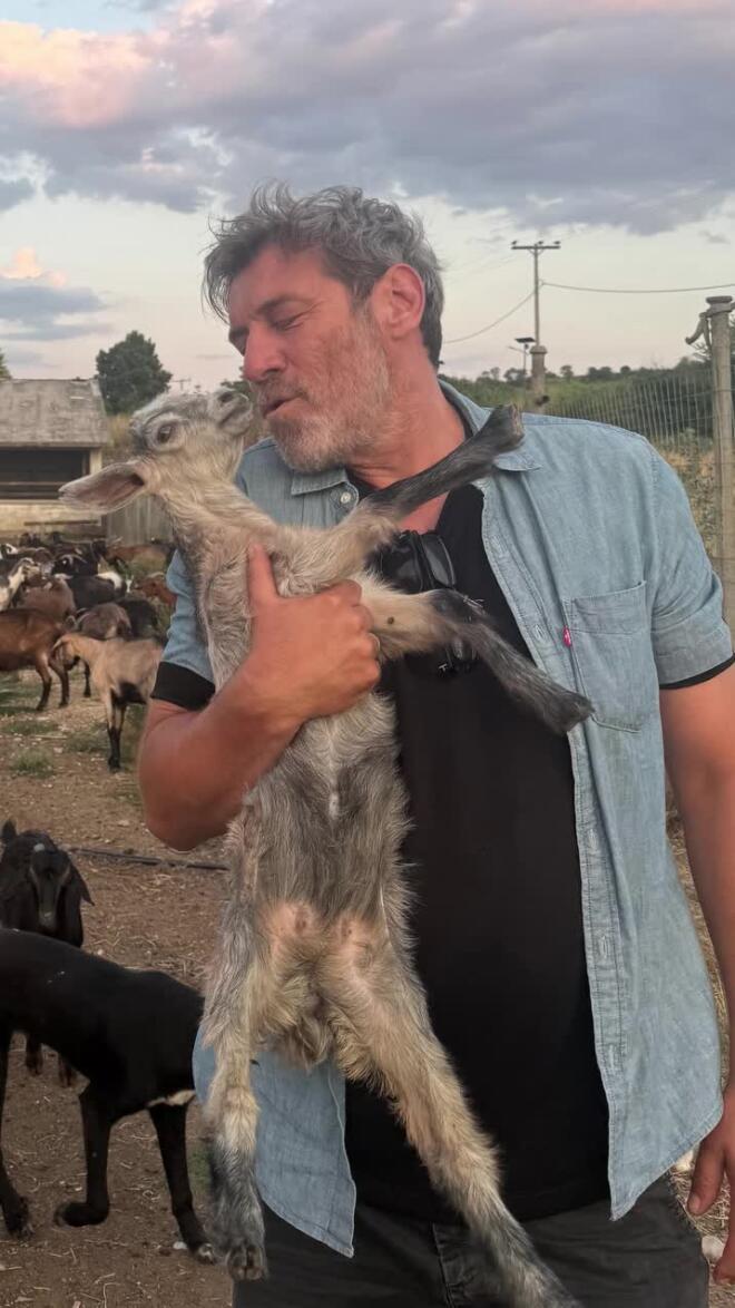 Ο ηθοποιός έκανε νέους φίλους / Πηγή: Instagram Γιάννη Στάνκογλου