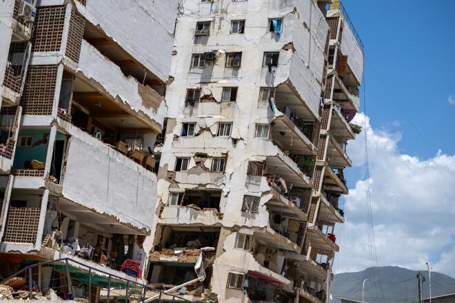 Μια μητέρα και τα τρία της παιδιά σώθηκαν από τα χαλάσματα πολυκατοικίας στη Βενεζουέλα