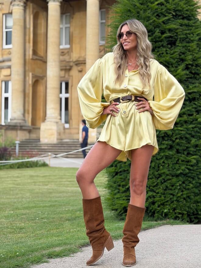 Αθηνά Οικονομάκου: Country chic εμφάνιση στην αγγλική εξοχή με τον Τσερέλα