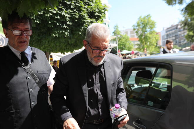 Βάγια Νέστορα: Θρήνος στην κηδεία της - Έφτασε με ασθενοφόρο η κόρη της