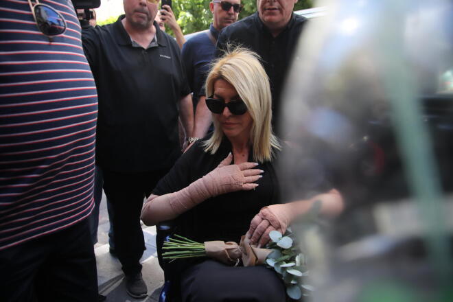 Βάγια Νέστορα: Θρήνος στην κηδεία της - Έφτασε με ασθενοφόρο η κόρη της