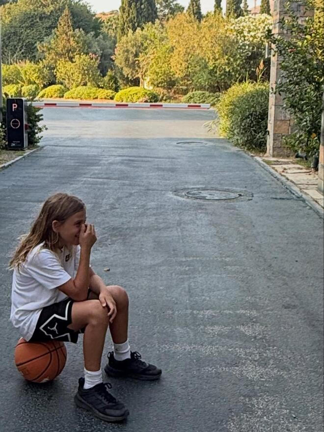Κατερίνα Καραβάτου: Οι τρυφερές εικόνες από τις διακοπές με τα παιδιά της